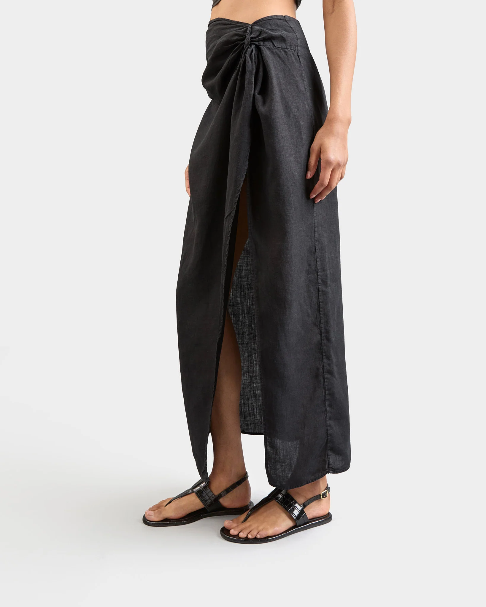Anne Croco Embossed Leather Thong Leather Sandals - M85Y0 - Alex Rivière Studio X Manebí - Black - Image 5