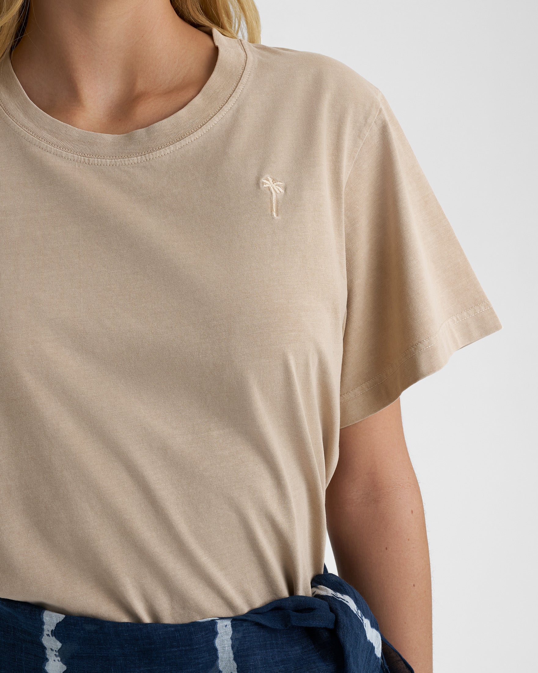 Jersey Coconut T-Shirt - G96JE - Cappuccino And Palm Embroidery - Image 3