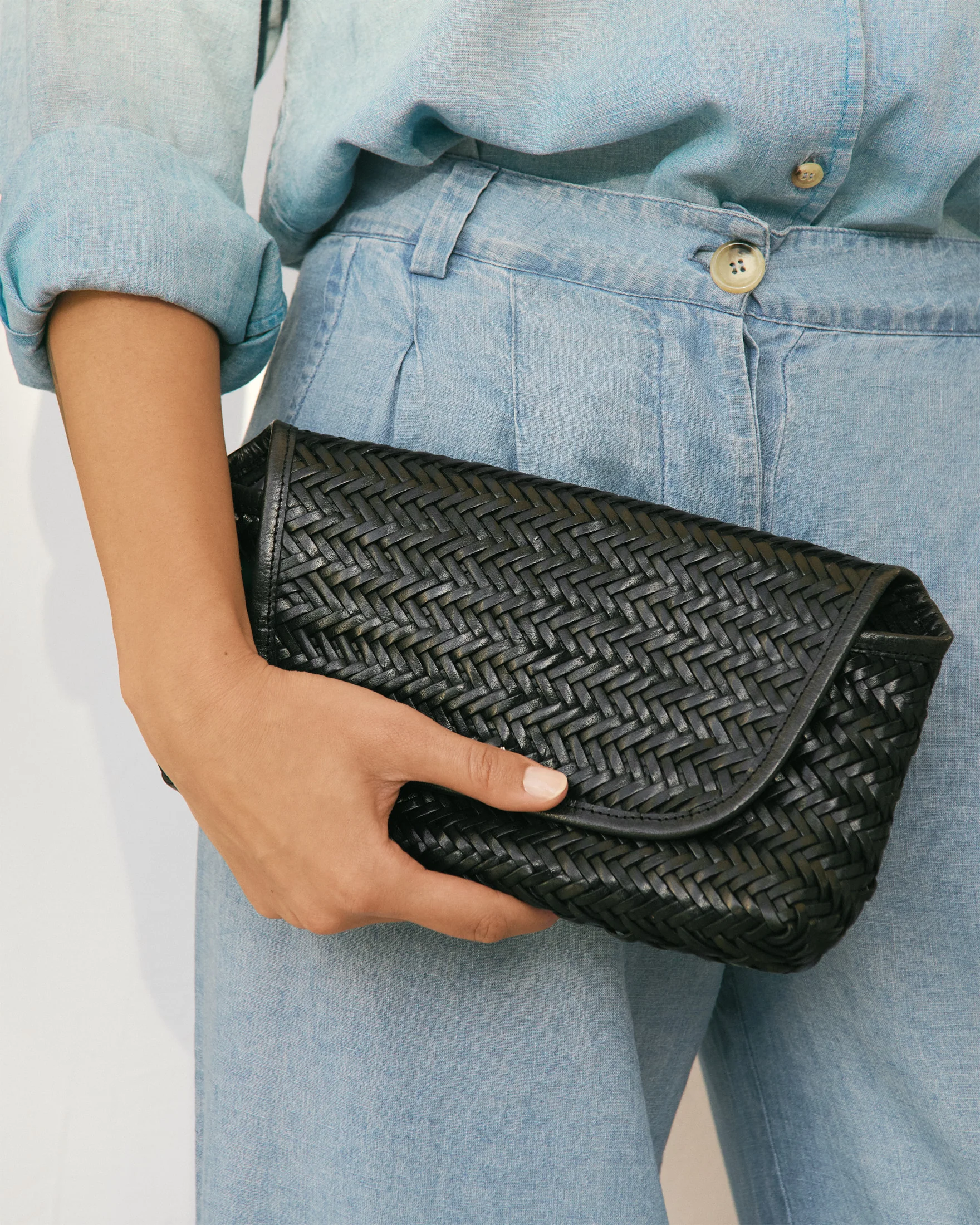 Leather Pouch Bag - L15HE - Canyon Black - Image 4