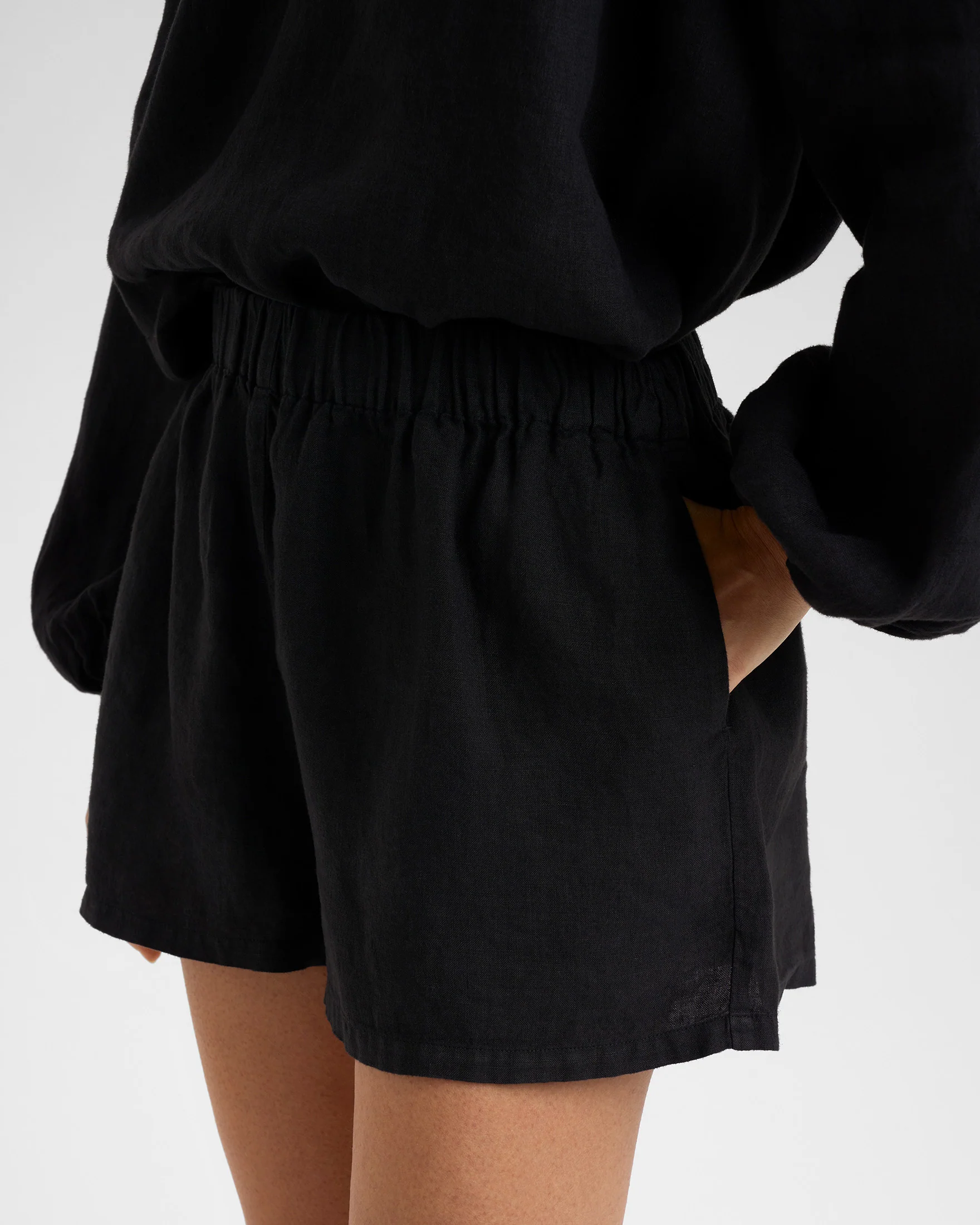 Linen Bahia Shorts - O10BV - Black - Image 3