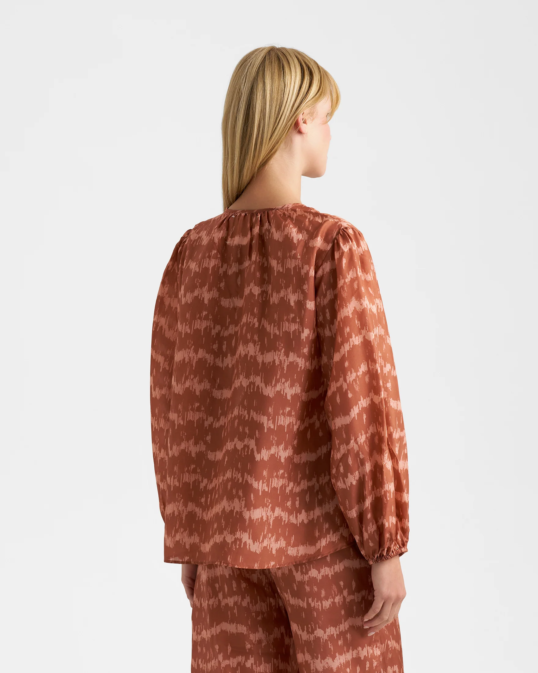 Printed Silk Paros Shirt - S77EN - Terracotta Tropical Waves - Image 4