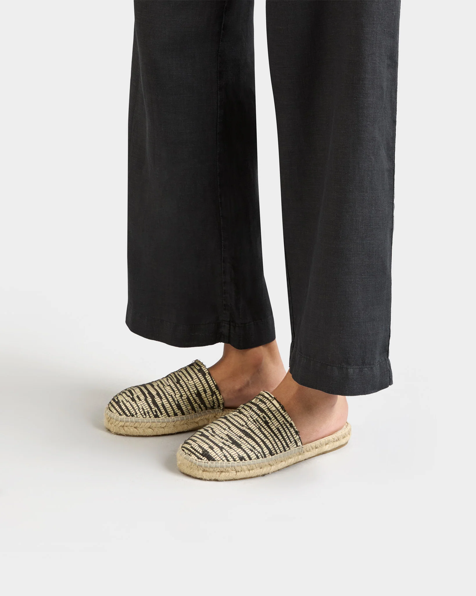 Raffia Zebra Chunky Mules - H25MH - Yucatán Natural & Black - Image 2