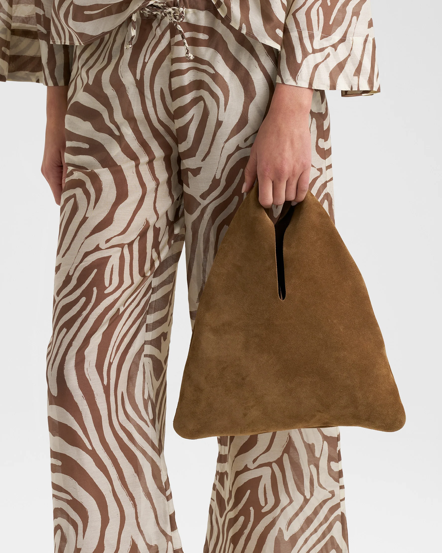 Suede Louis Bag - L16HQ - Alex Rivière Studio x Manebí Tan - Image 5